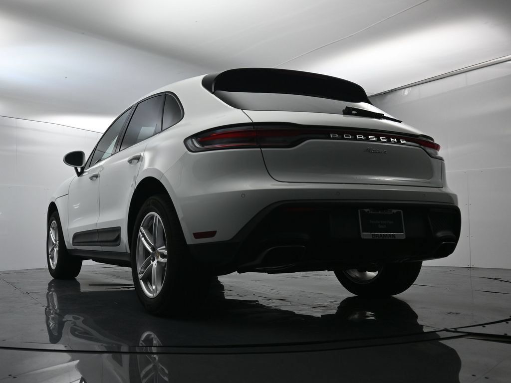 Certified 2025 Porsche Macan AWD/4WD image 49