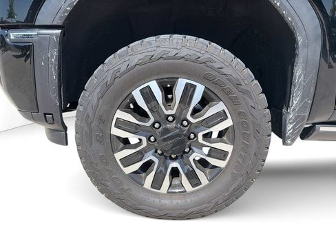 Used 2024 GMC Sierra 3500 Denali Ultimate AWD/4WD image 19