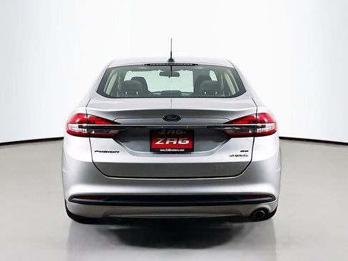 Used 2017 Ford Fusion SE FWD image 4