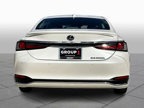 Certified 2025 Lexus ES 300h w/ Premium Package image 4