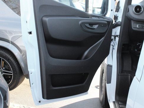 Used 2026 Mercedes-Benz Sprinter 144 Cargo image 8