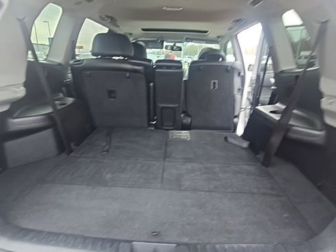 Used 2012 Toyota Highlander SE w/ Tow Pkg image 29