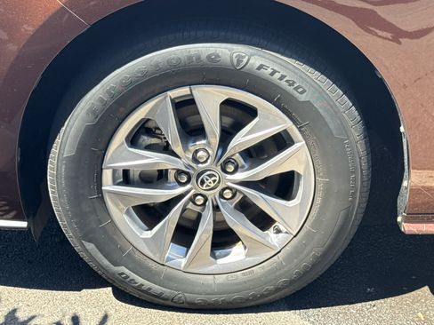 Used 2023 Toyota Sienna LE FWD image 25