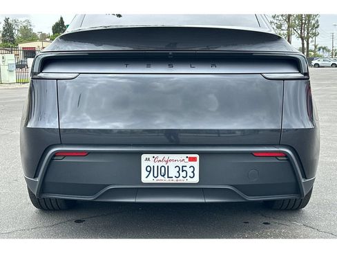Used 2026 Tesla Model Y Long Range RWD image 15