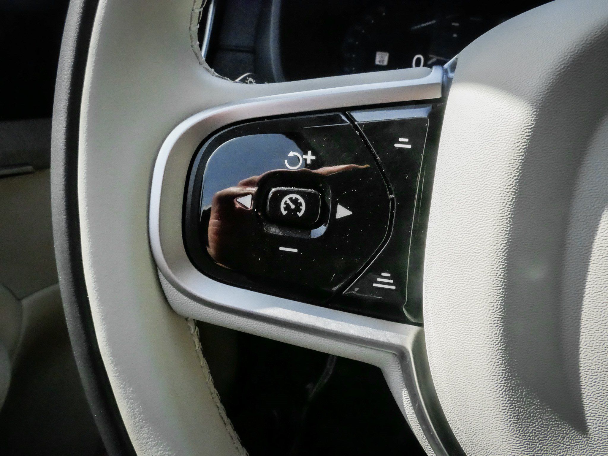 Used 2026 Volvo XC90 B6 Ultra w/ Protection Package Premier AWD/4WD image 19