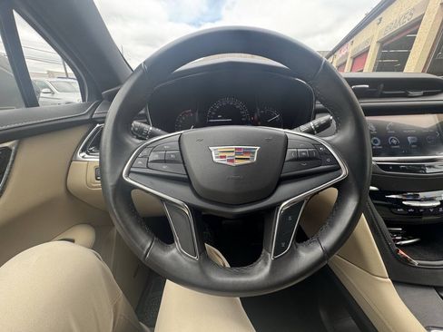 Used 2018 Cadillac XT5 FWD image 27