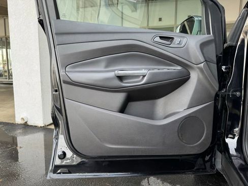 Used 2019 Ford Escape S image 10