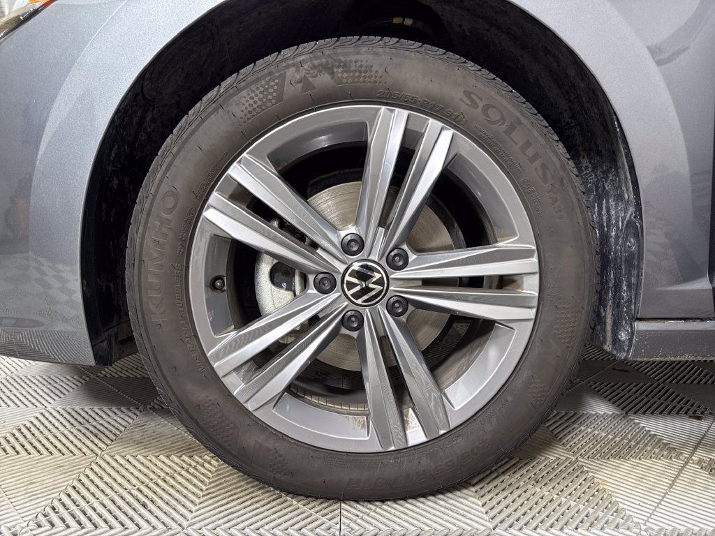 Used 2024 Volkswagen Jetta SE w/ Panoramic Sunroof Package FWD image 23