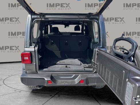 Used 2025 Jeep Wrangler Unlimited Sahara image 26