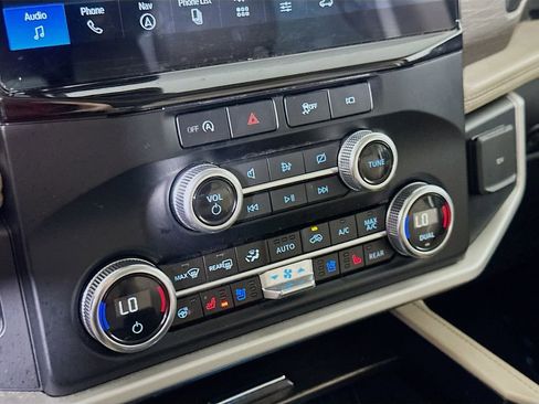 Used 2024 Ford Expedition Limited image 29