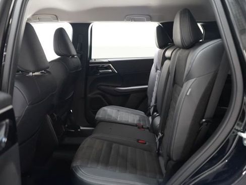 Used 2024 Mitsubishi Outlander SE image 30