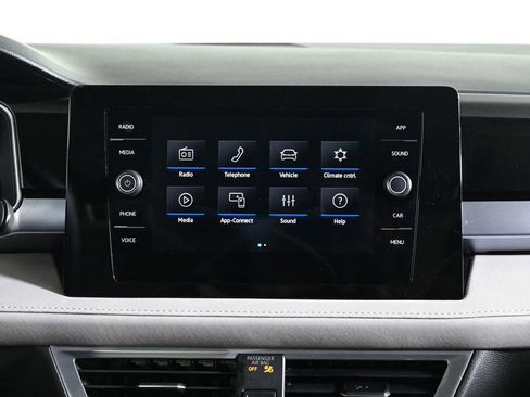 Used 2025 Volkswagen Taos SE image 13