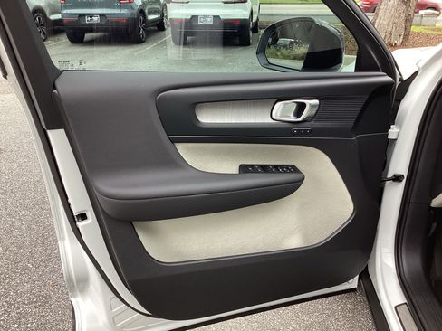 Used 2026 Volvo XC40 B5 Plus w/ Protection Package Premier AWD/4WD image 13