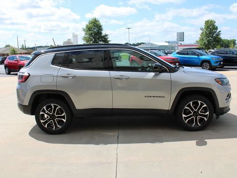 Used 2023 Jeep Compass Limited AWD/4WD image 6