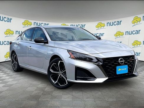 Used 2023 Nissan Altima 2.5 SR FWD image 1