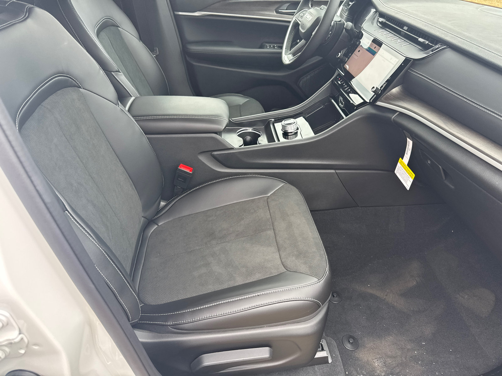 New 2026 Jeep Grand Cherokee Altitude RWD image 13