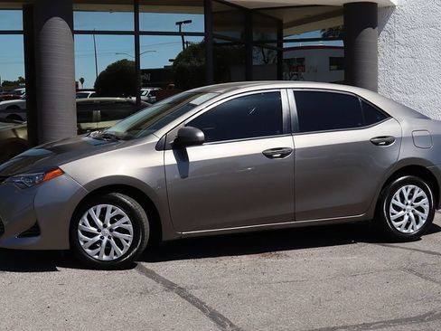 Used 2018 Toyota Corolla LE w/ Carpet Mat Package (TMS) FWD image 4