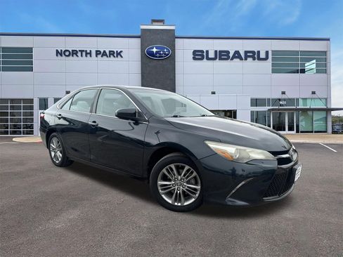 Used 2015 Toyota Camry SE FWD image 1