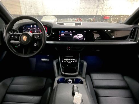 Used 2025 Porsche Cayenne image 16