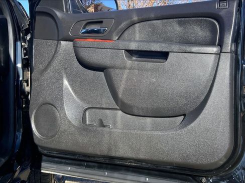 Used 2013 Chevrolet Suburban LS image 23