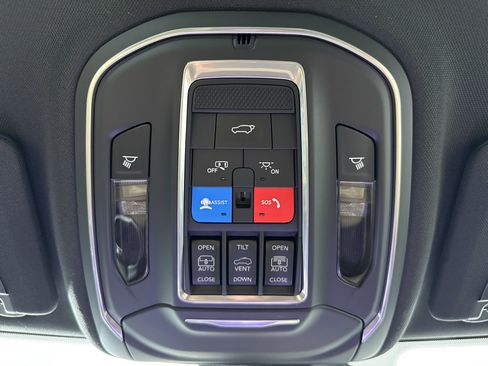 New 2025 Jeep Grand Cherokee L Limited image 34