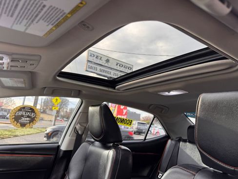 Used 2017 Toyota Corolla SE w/ SE Premium Package image 34