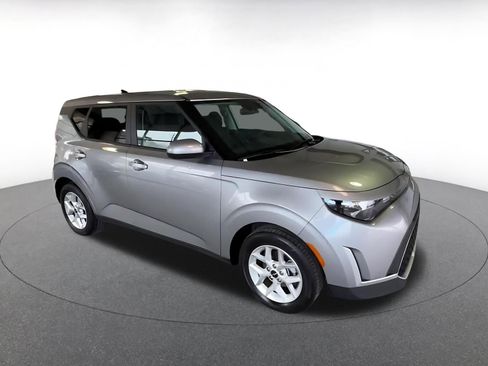 Used 2025 Kia Soul LX w/ LX Technology Package image 2