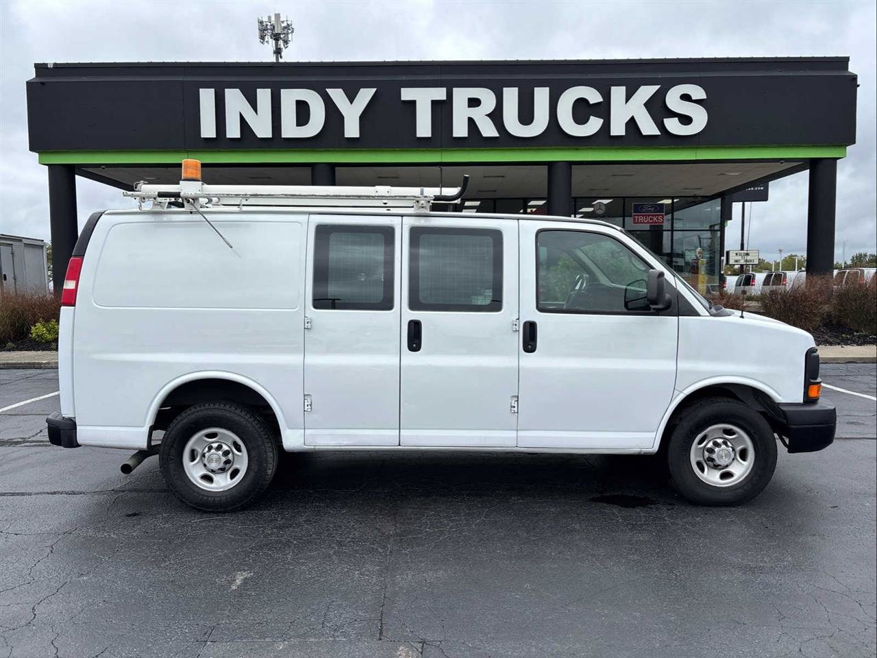 Used 2012 Chevrolet Express 2500 RWD image 1