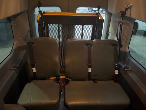 Used 2019 Ford Transit 350 XL image 23