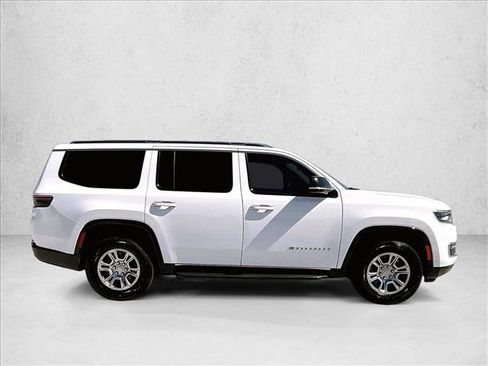 Used 2024 Jeep Wagoneer 2WD image 5