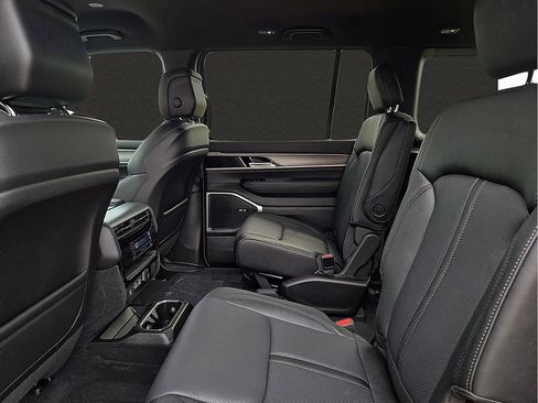 New 2026 Jeep Grand Wagoneer Limited AWD/4WD image 10