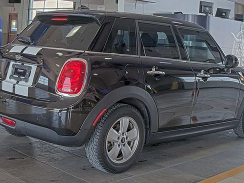 Used 2019 MINI Cooper 4-Door Hardtop image 2