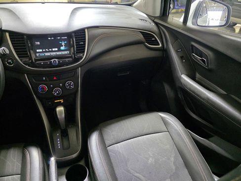 Used 2017 Chevrolet Trax LT w/ LT Convenience Package image 13