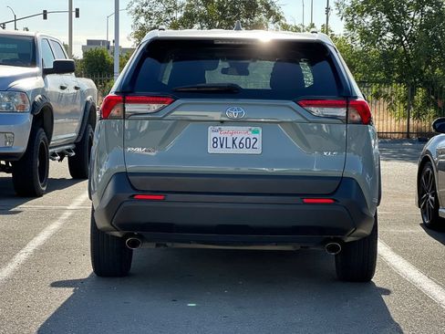 Used 2020 Toyota RAV4 XLE FWD image 7