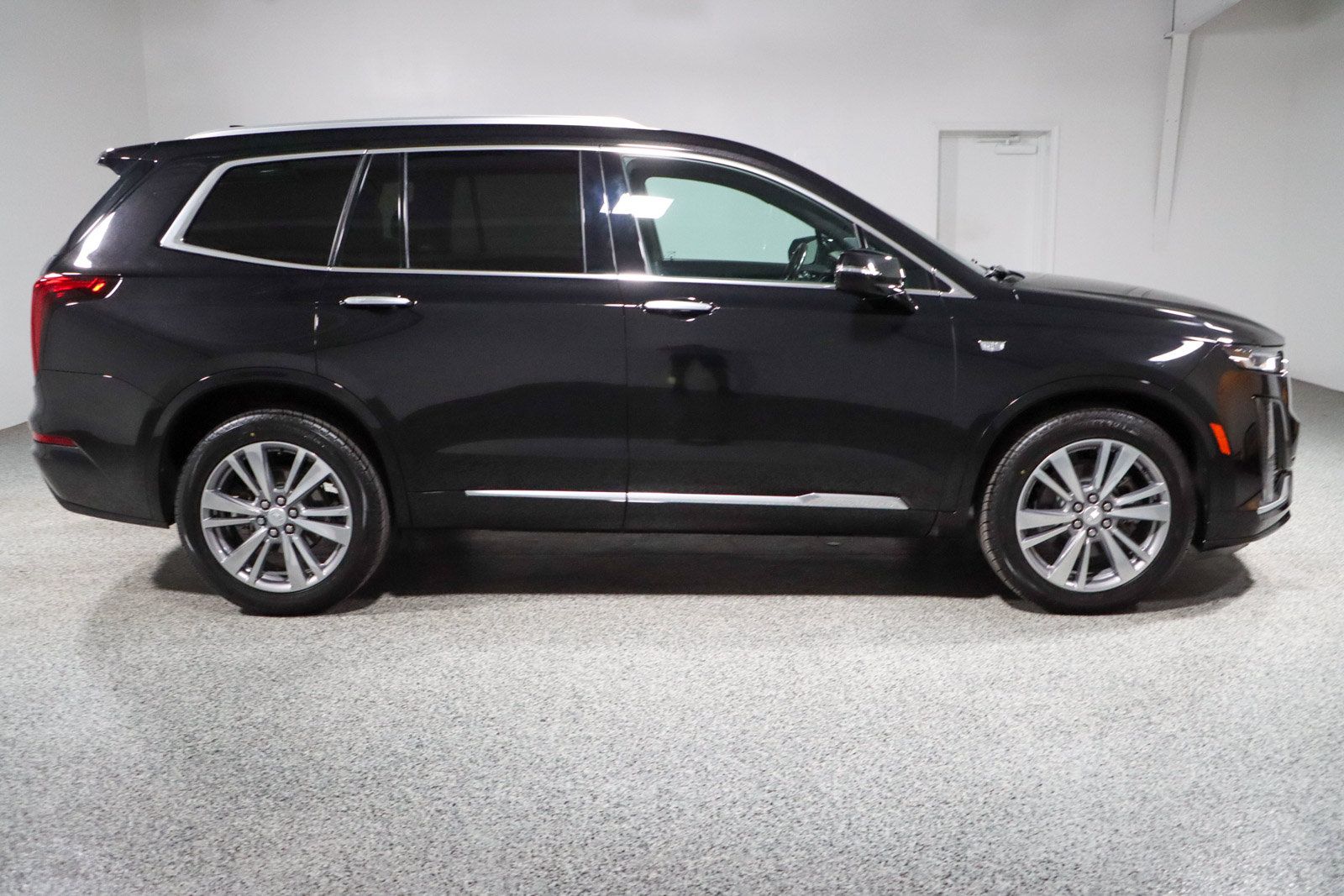 Used 2024 Cadillac XT6 Premium Luxury AWD/4WD image 6
