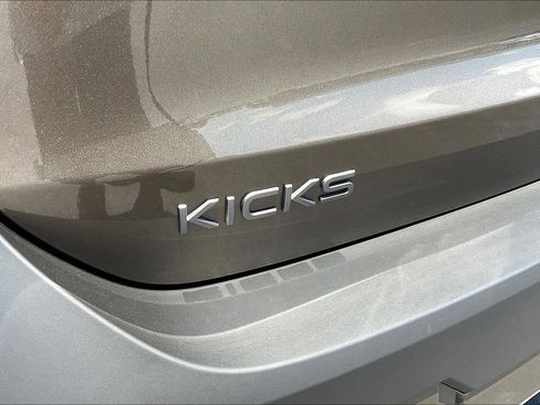 New 2025 Nissan Kicks SR image 12