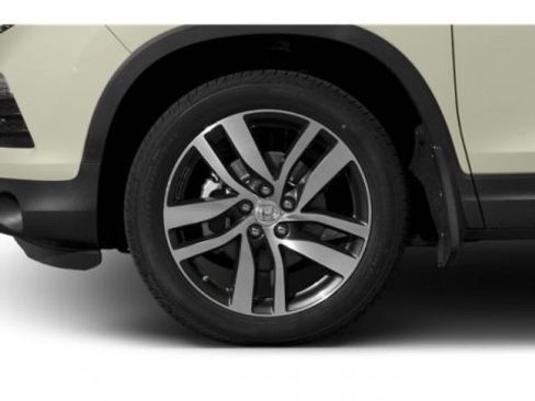 Used 2018 Honda Pilot Touring image 11