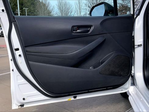 Used 2022 Toyota Corolla LE image 21