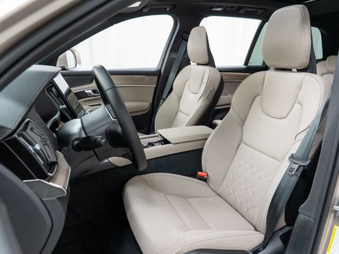 New 2026 Volvo XC90 T8 Plus w/ Protection Package Premier image 13