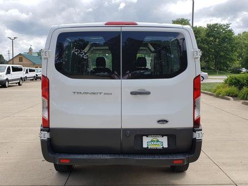 Used 2016 Ford Transit 250 130 Low Roof RWD image 4