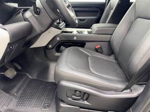 Used 2025 Land Rover Defender 110 S image 19