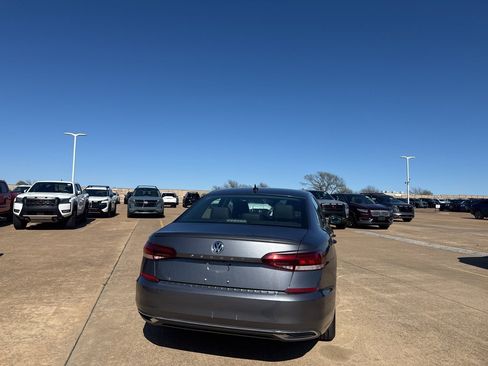 Used 2021 Volkswagen Passat 2.0T SE image 17