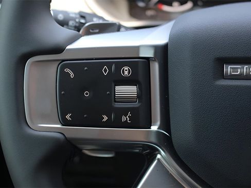 New 2025 Land Rover Discovery Dynamic SE image 19