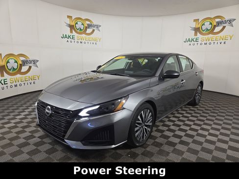 Used 2024 Nissan Altima 2.5 SV image 3