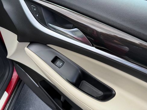 Used 2019 Buick Enclave Essence FWD image 41