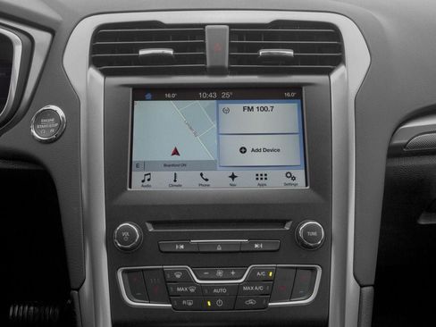 Used 2018 Ford Fusion SE FWD image 11