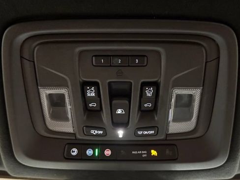 Used 2024 GMC Sierra 2500 Denali Ultimate AWD/4WD image 18