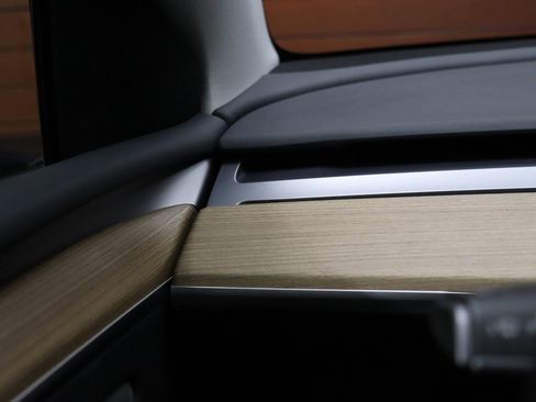 Used 2023 Tesla Model Y Long Range image 42