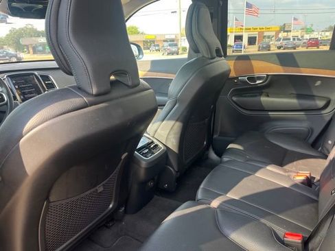 Used 2022 Volvo XC90 T6 Momentum w/ Advanced Package image 14