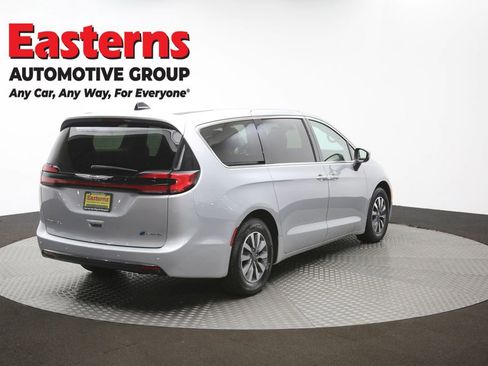 Used 2023 Chrysler Pacifica Touring-L FWD image 42